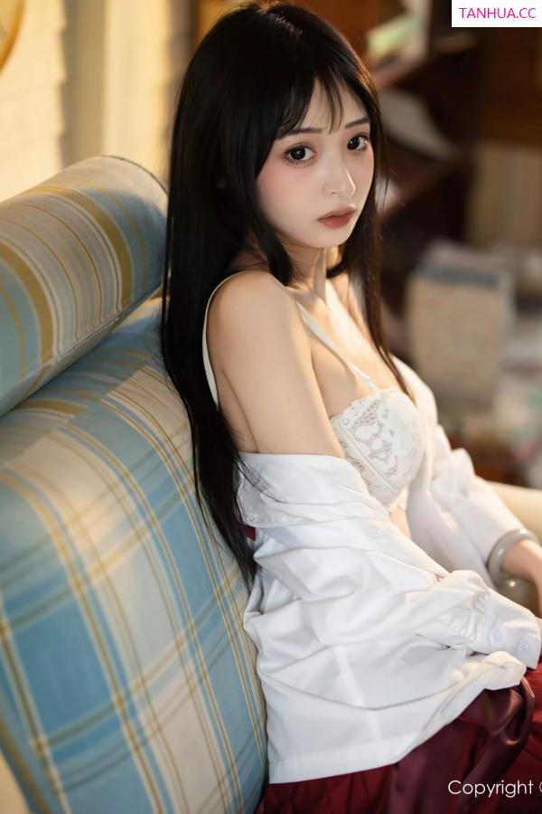   [XiuRen]高清写真图 2025.04.29 No.10215 茂木希子 性感红裙第53张图片